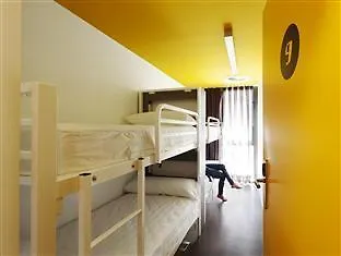 Amistat Beach Hostel Барселона
