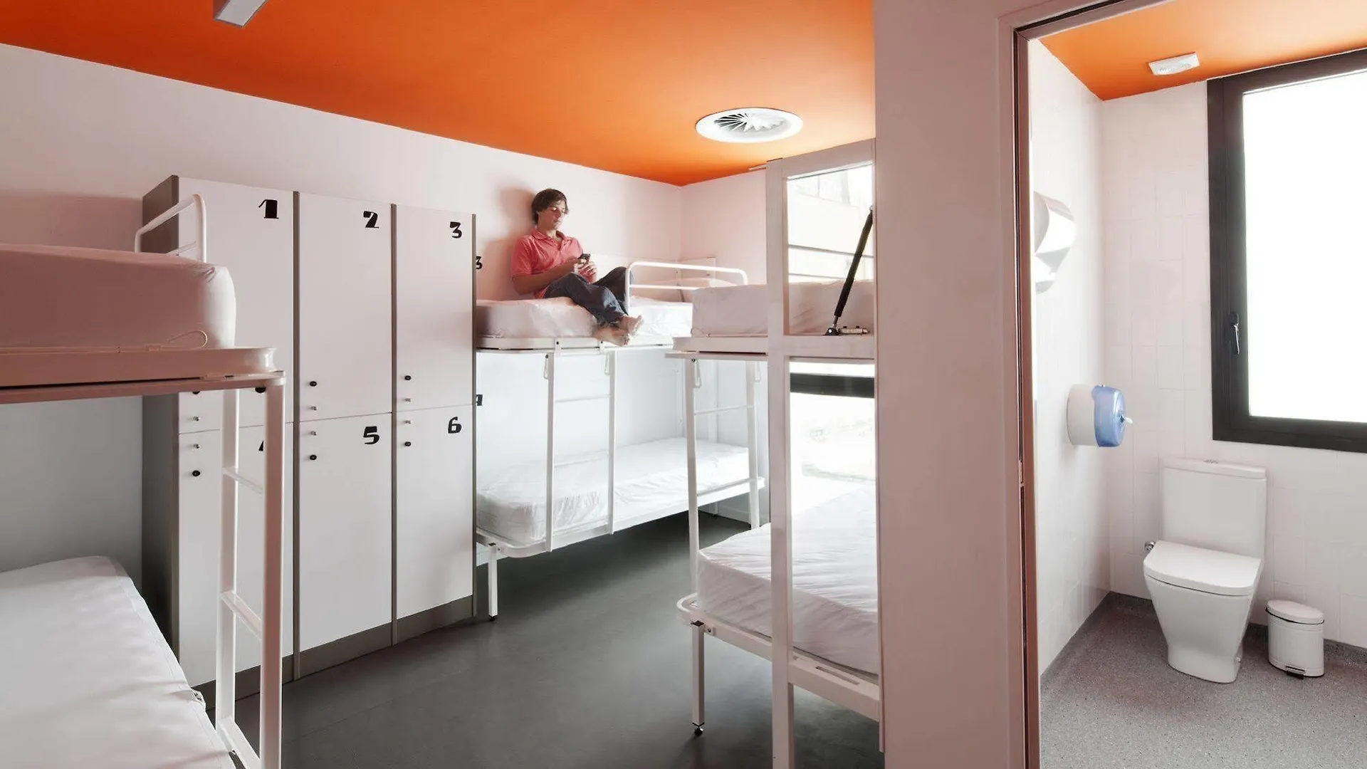 Amistat Beach Hostel Барселона 0*,